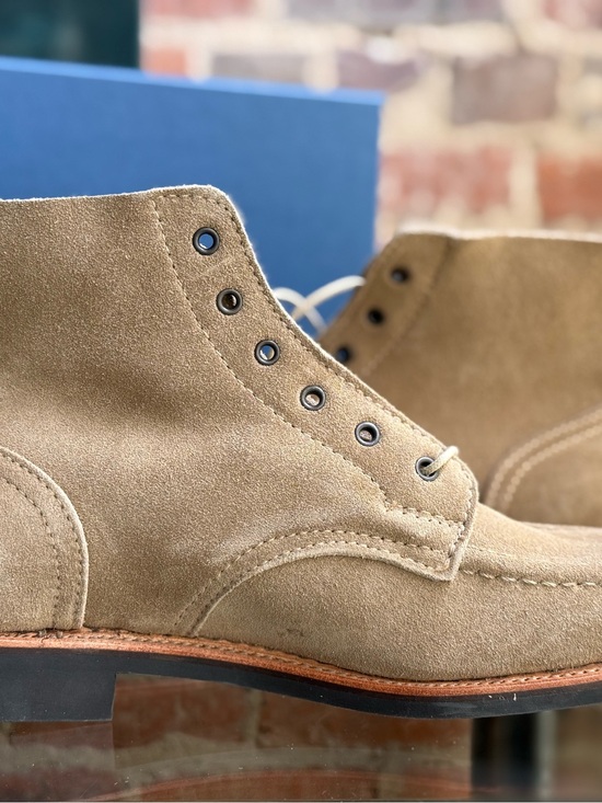 Men\'s Suede Chukka Boots in Taupe